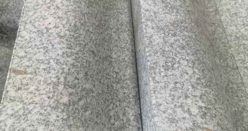 秦皇岛芙蓉白S型拉丝面路沿石