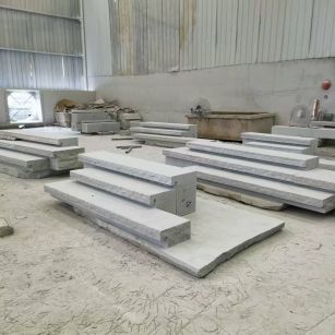 秦皇岛 整石台阶（大面火烧+侧面自然面），出货前厂内拼装