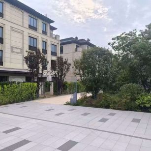 秦皇岛 芝麻白与芝麻白搭配铺装，尺寸1200*600