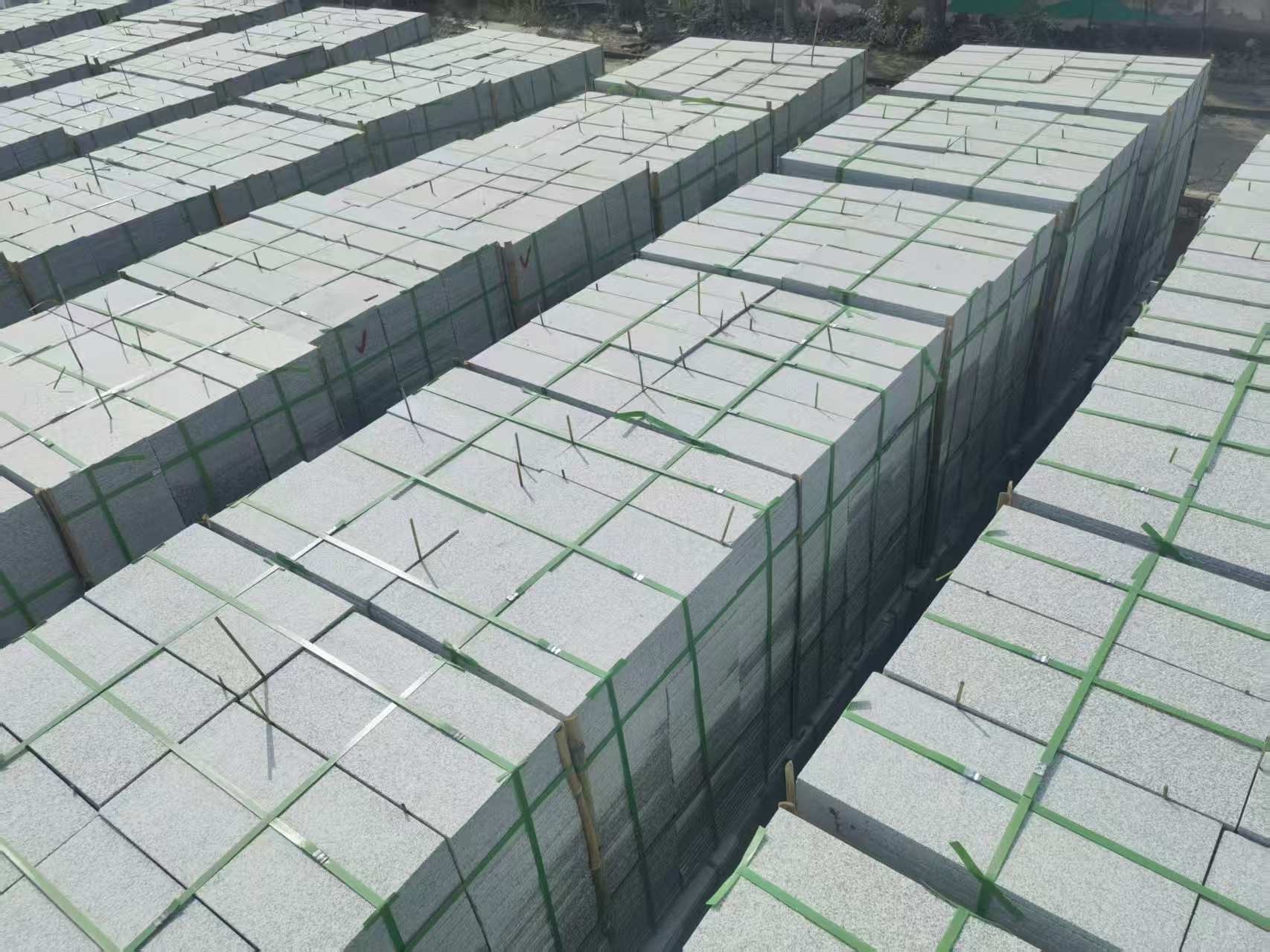 秦皇岛 芝麻白1.8公分火烧300*600地铺，清仓大甩卖